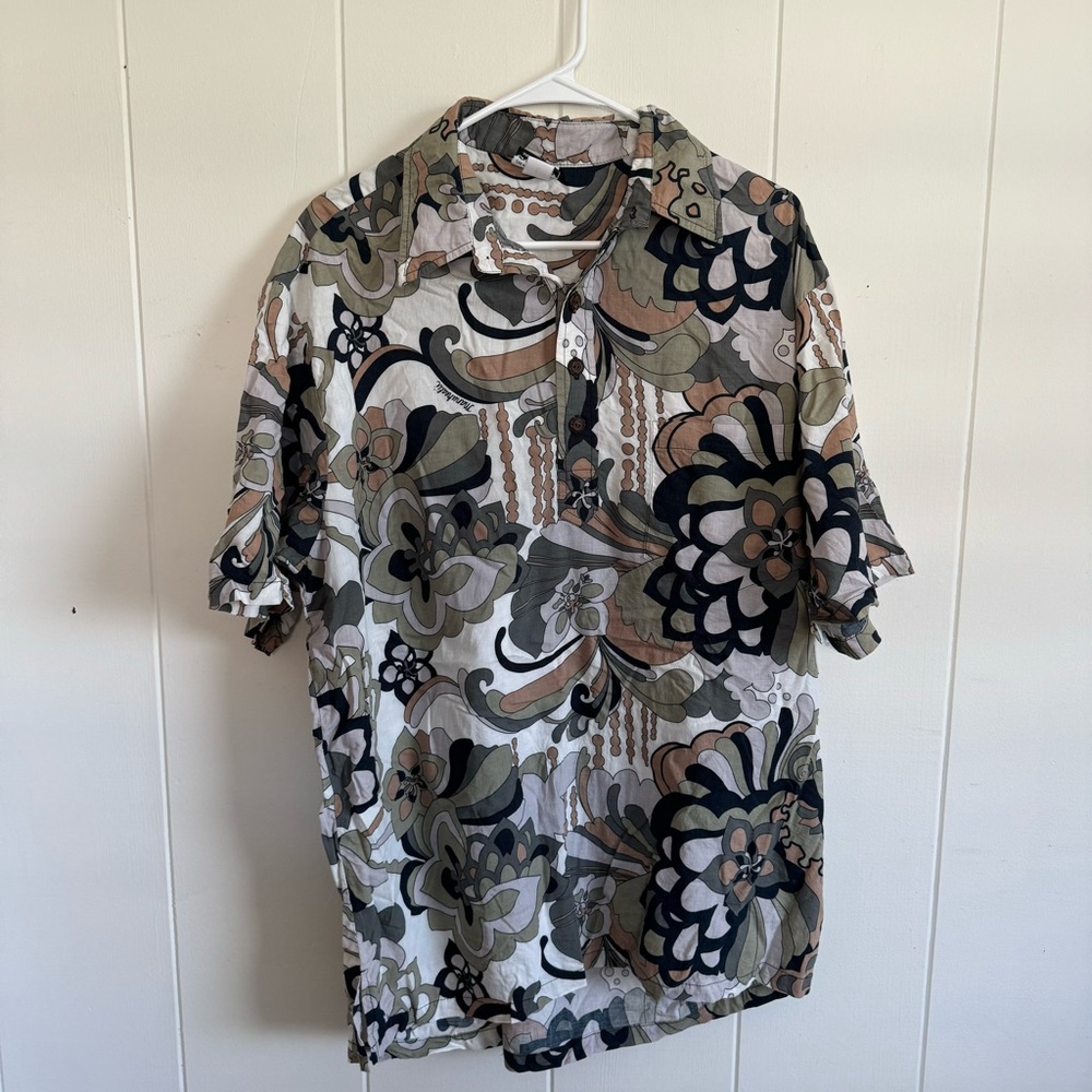 Manuheali'i Grey Floral Button Down Large